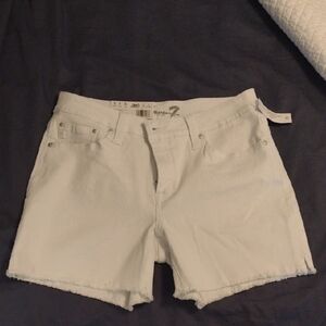 NWT Seven7 Weekend White Jean Shorts Women Size 6 Fray Hem